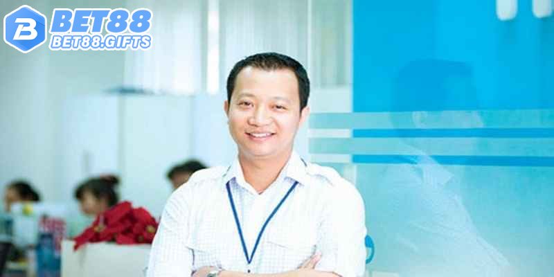 Đôi nét về tiểu sử Louis Trần